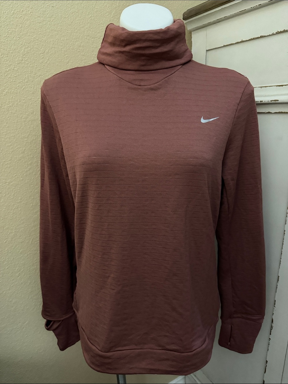 Nike Women’s Brown Turtleneck Long-Sleeve Therma Fit Running Top